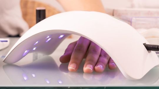 Uñas de gel: un nuevo estudio advierte que son peligrosas para la salud
