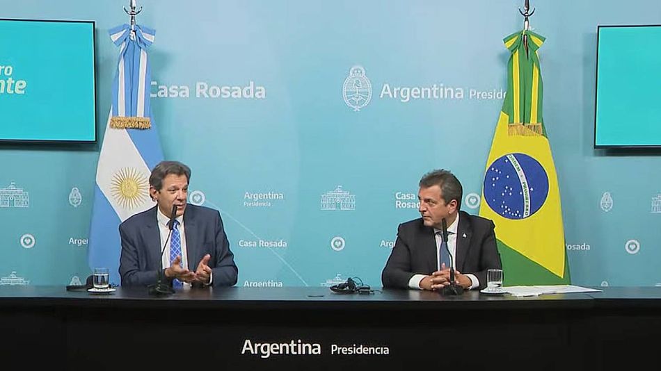 Sergio Massa, y el ministro de Hacienda de Brasil, Fernando Haddad 20230123