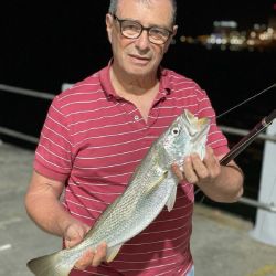 En pleno verano, Mar del Plata es el lugar ideal para practicar la pesca de mar.