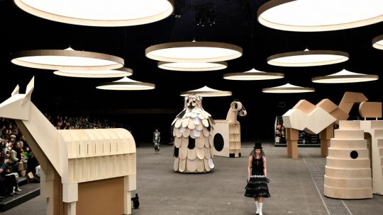 Chanel presentó su colección de alta costura ‘casa de las fieras’ 