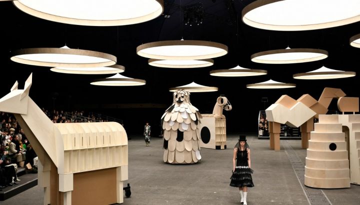 Chanel presentó su colección de alta costura ‘casa de las fieras’
