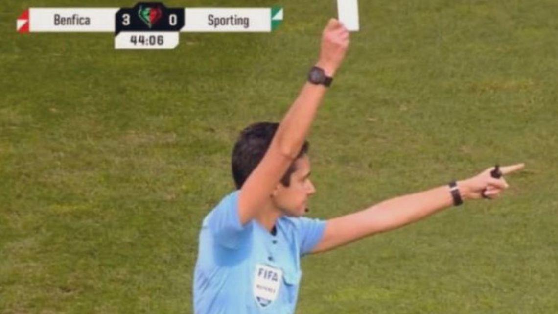 For the first time he showed the white card in a match
