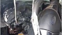 la descarga eléctrica generó únicamente que el sistema eléctrico del vehículo sufriera una sobrecarga, calentándose y así inició el fuego en parte de la camioneta.