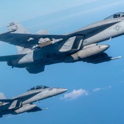 En esta imagen obtenida del Departamento de Defensa de Estados Unidos, F/A-18 Super Hornets de la Armada estadounidense vuelan durante el ejercicio Juniper Oak. - Juniper Oak es un ejercicio bilateral a gran escala entre las fuerzas armadas estadounidenses e israelíes. | Foto:Kirby Turbak / US Department of Defense / AFP