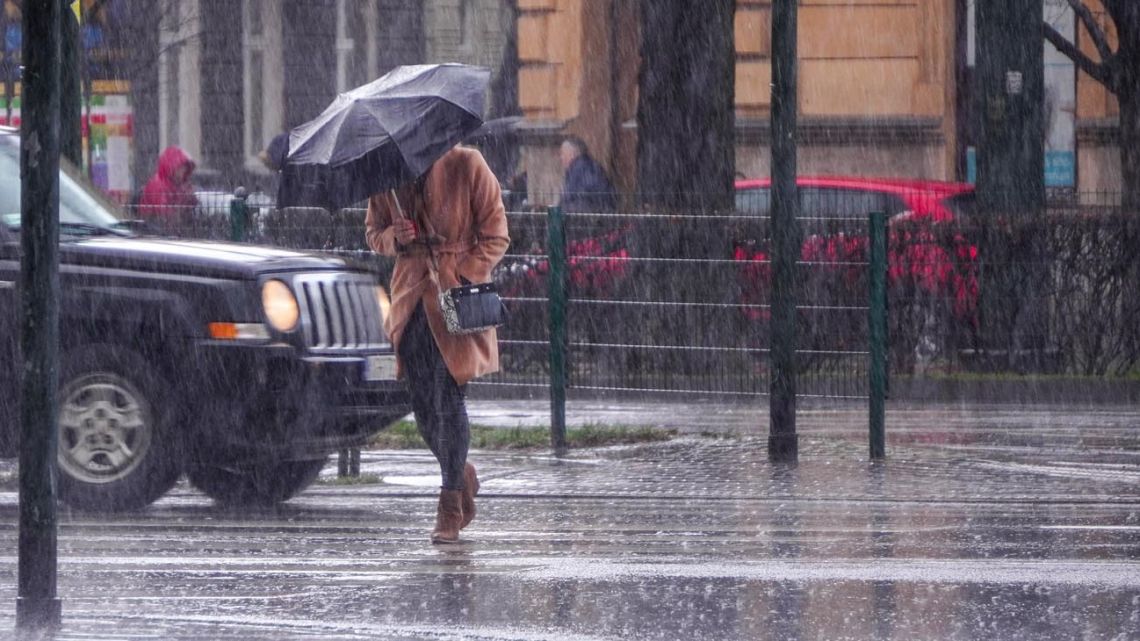 Christmas Eve Weather: Buenos Aires and Province to Experience Isolated Rain and Storms with Yellow and Orange Alerts