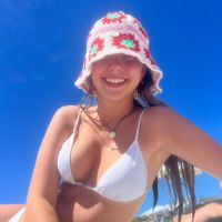 Taína Gravier lució una bikini clásica pero un detalle trendy la igualó a Tini Stoessel