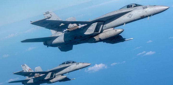 En esta imagen obtenida del Departamento de Defensa de Estados Unidos, F/A-18 Super Hornets de la Armada estadounidense vuelan durante el ejercicio Juniper Oak. - Juniper Oak es un ejercicio bilateral a gran escala entre las fuerzas armadas estadounidenses e israelíes.