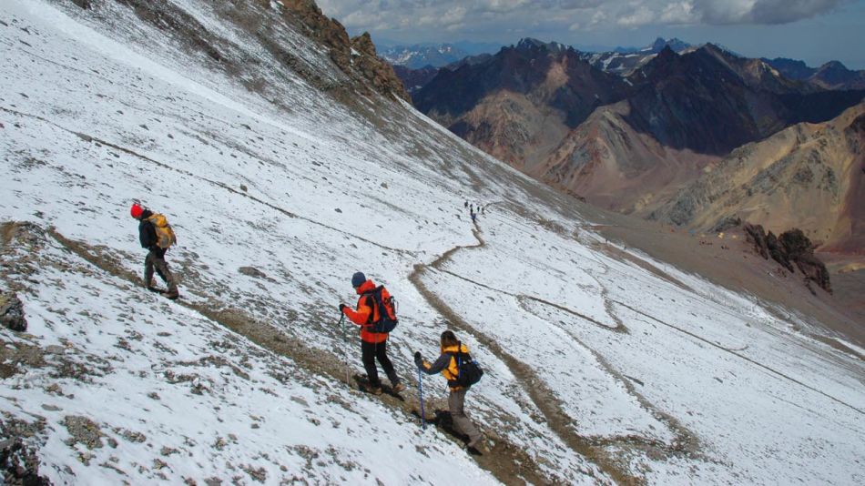 Peligro en el Aconcagua cayó a 6 mil metros de altura, perdió una
