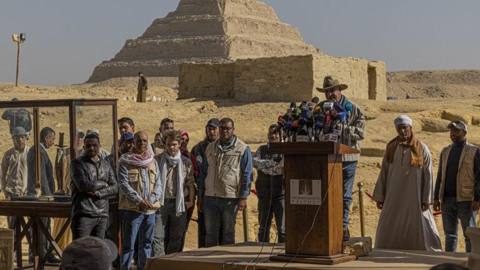 Hallan más momias en Egipto, una de ellas, de 4300 años de antiguedad, recubierta de oro.