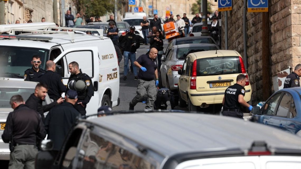 Luego de los 7 muertos en una sinagoga, un chico palestino baleó a otros dos israelíes en Jerusalén