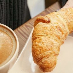 Día del Croissant: El origen, la diferencias con la medialunas y cómo comerlos