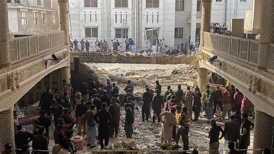 Ataque suicida en una mezquita de Paskitán deja 60 muertos y más de 150 heridos