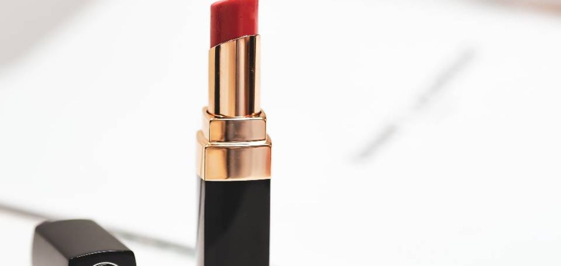 Labial rojo: Un símbolo de poder femenino