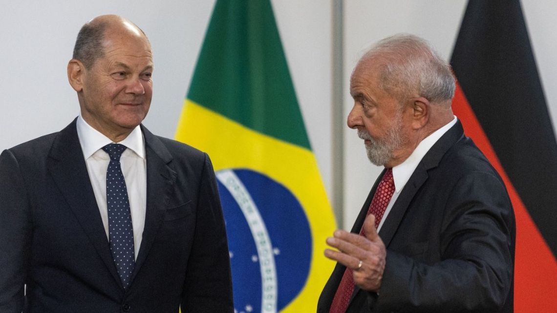 Luiz Inácio Lula da Silva, right, and Olaf Scholz in Brasília on Jan. 30.