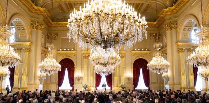 El rey Felipe de Bélgica pronuncia un discurso en una recepción de Año Nuevo organizada por la Casa Real para las autoridades federales y regionales belgas, en el Palacio Real de Bruselas.