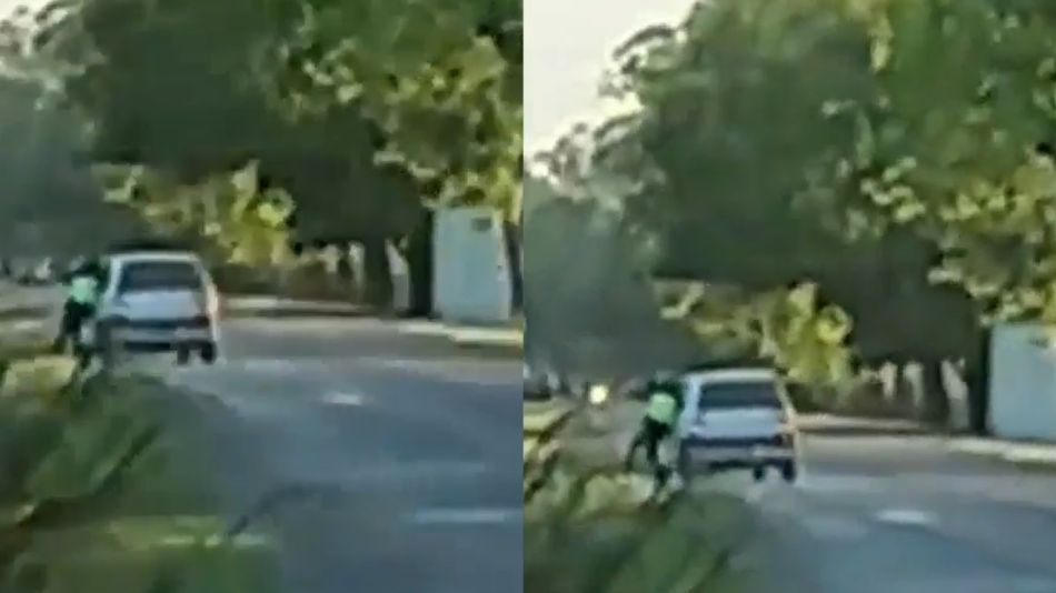 Arrastró a la policía que colgaba de la ventana
