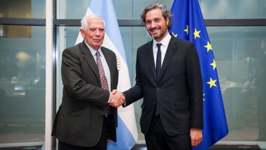 Santiago Cafiero junto a Josep Borrell