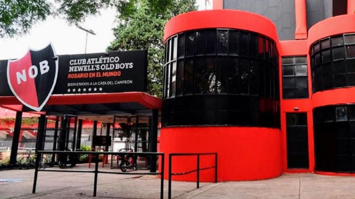 Tragic: a man was killed at the gate of the Newell’s field and the match against Vélez is in danger Tragic: a man was killed at the gate of the Newell’s field and the match against Vélez is in danger