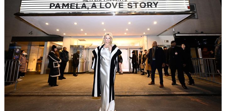 Pamela Anderson asiste a la Pamela, a love story NY Special Screening en The Paris Theatre en la ciudad de Nueva York.