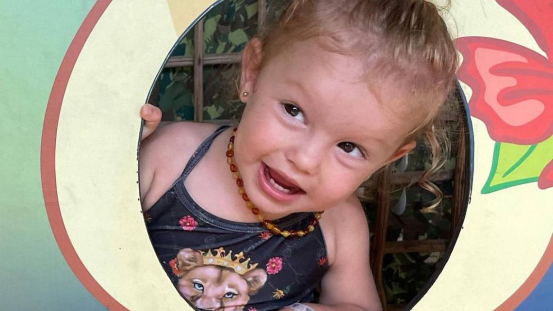 Ana García Moritán disfruta de la playa en una malla con estampado de leona