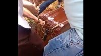 Gerardo Vázquéz, referente social y candidato a alcalde en Mogotes, Colombia, fue enterrado en posición vertical.