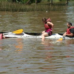 Se escuelitas de kayak multiplican y proponen una nueva forma de hacer deporte con el plus de un cambio de vida. Clases económicas, sustentables, para soñar con el aire libre todos los fines de semana.