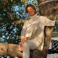 Juliana Awada tuvo una cita con la naturaleza y mostró su bolso gigante tejido a mano