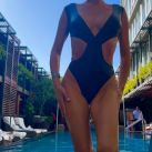 Tremendo video de Pampita en Miami, con una trikini semiless azabache
