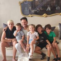 Cinco dormitorios y cuatro pisos: cómo es la casa de Benjamín Vicuña por dentro