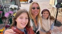 Nicole Neumann y sus hijas.