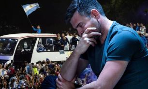 Los argentinos, entre el fervor mundialista y la alerta