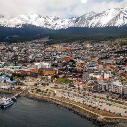 La ciudad fueguina de Ushuaia se ubicó entre los 10 destinos más hospitalarios del mundo al ocupar la posición número 7, en el marco de los Traveller Review Awards otorgados por el sitio Booking.com. | Foto:Télam/Florencia Downes