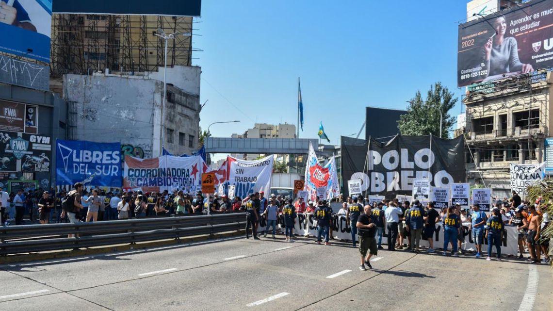 They lifted the pickets due to the heat in Pueyrredón Bridge, Acceso Oeste and Panamericana