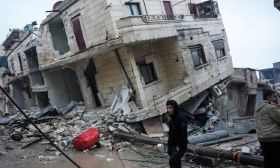 Tras el terremoto, Turquía y Siria esperan por las ayudas internacionales