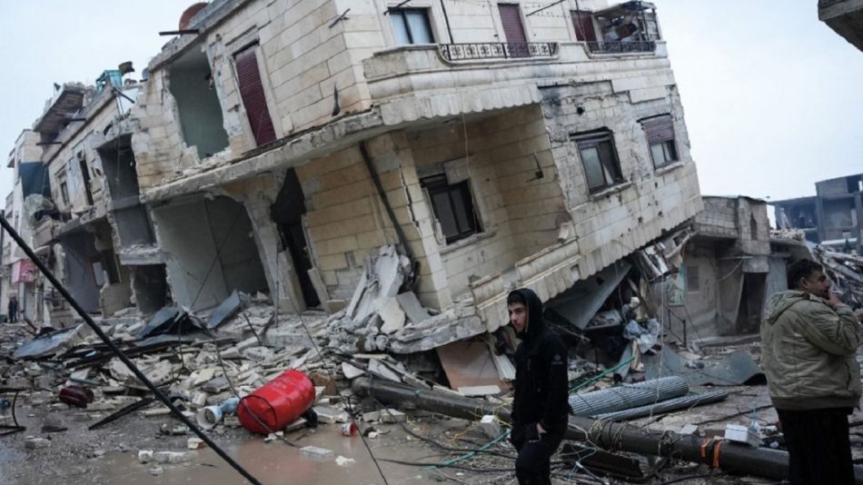 Tras el terremoto, Turquía y Siria esperan por las ayudas internacionales