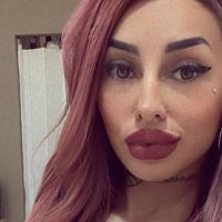 Tamara Báez reaccionó picante tras viralizarse una foto de su hija Jamaica con un arma