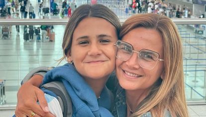 Amalia Granata despidió a su hija Uma Fabbiani que se fue de intercambio cultural a Canadá