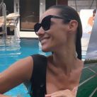 Pampita sorprendió arriba de un yate en Miami, con su bikini negra ultra cavada