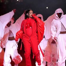 Rihanna brilló y sorprendió como nunca en el show de entretiempo del Super Bowl 2023.