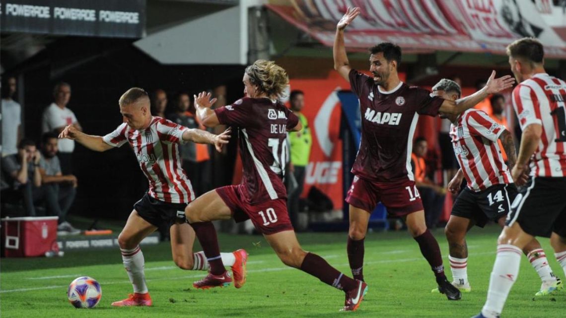 Lanús beat Estudiantes 2-0 and is the only leader