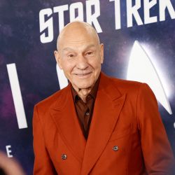 El actor inglés Sir Patrick Stewart llega al estreno en Los Ángeles de la última temporada de "Star Trek: Picard" en el Teatro Chino TCL de Hollywood, California. | Foto:Michael Tran / AFP