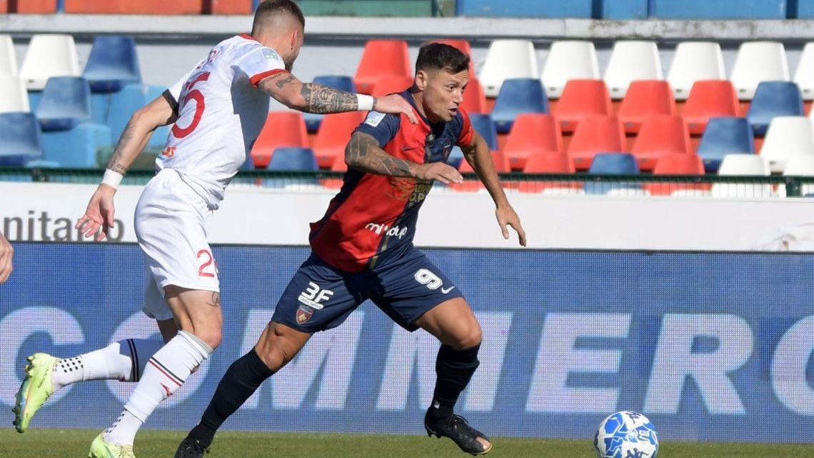 Mauro Zárate suffered a serious injury two weeks after his debut in Serie B in Italy