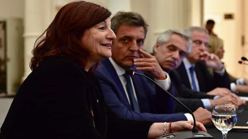 La ministra de Trabajo Kelly Olmos junto al ministro de Economía, Sergio Massa 20230220