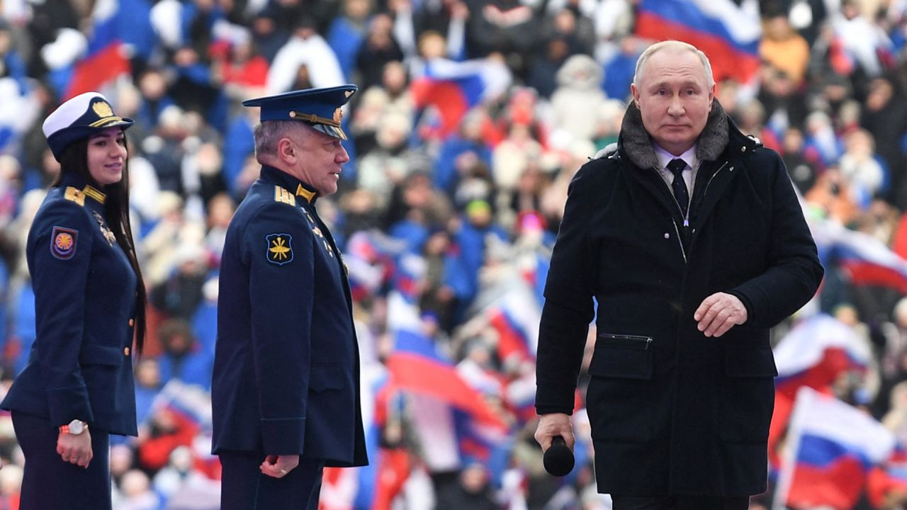 El presidente ruso, Vladímir Putin, asiste a un concierto patriótico dedicado al próximo Día del Defensor de la Patria en el estadio Luzhniki de Moscú. | Foto:Maksim Blinov / SPUTNIK / AFP