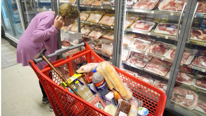 En febrero, la inflación interanual superaría el 100%