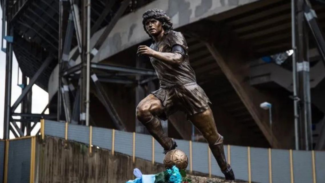 They removed the statue of Maradona from the Napoli stadium and the controversy ignited