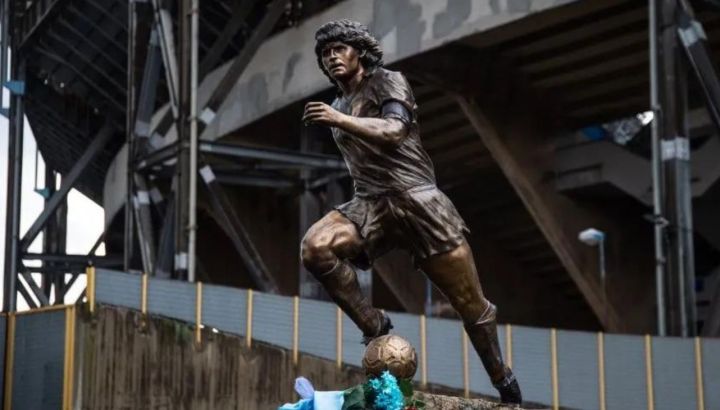 Estatua Maradona
