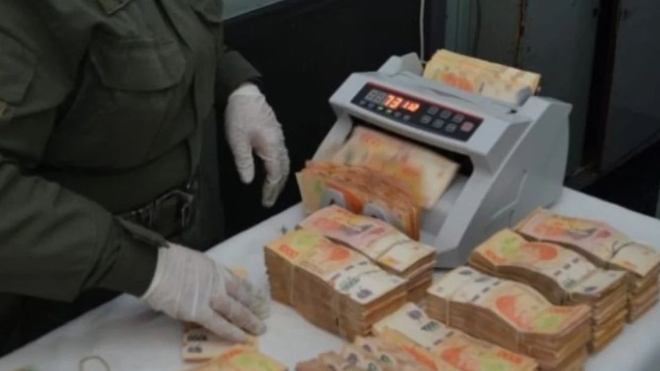 Una mujer llevaba 7 millones de pesos en su valija 20230223