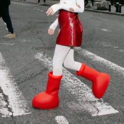 Estas son las botas rojas MSCHF elegidas por los fashionistas
