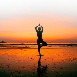 Sungazing or solar yoga |  Photo:Shutterstock